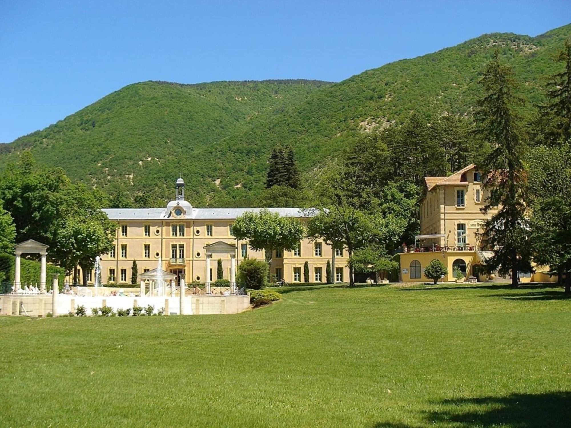 Cozy Apartment With Swimming Pool Terrace Garden Parking Montbrun-les-Bains Luaran gambar